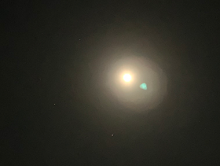 ベランダから見上げた月