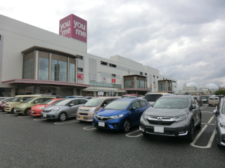 昨日のyoumeタウン広島店の平面駐車場