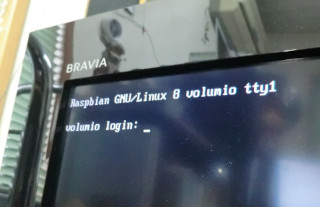 ../Raspbian GNU/Linux 8 volumio tty1起動画面