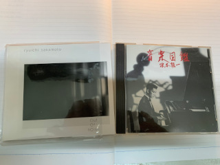 Out Of nOiseと音楽図鑑のCD表面