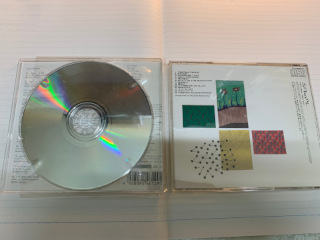 Out Of nOiseと音楽図鑑のCD裏面